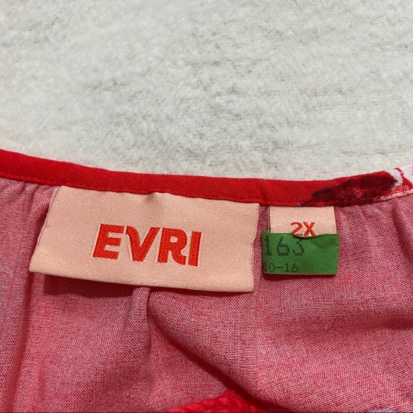 EVRI red floral plus size blouse 2x EUC - Picture 2 of 5